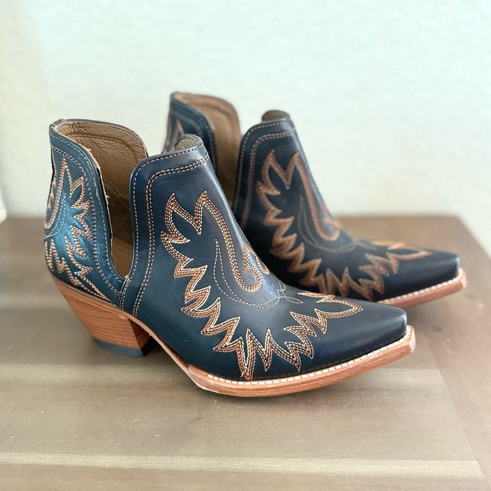 Ariat Women’s Dixon Leather Block Heel Western Booties size 7.5 (NWOB)